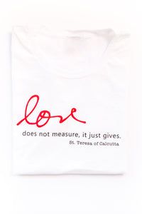 Love Does Not Measure, It Just Gives. St. Teresa of Calcutta Youth T-shirt
